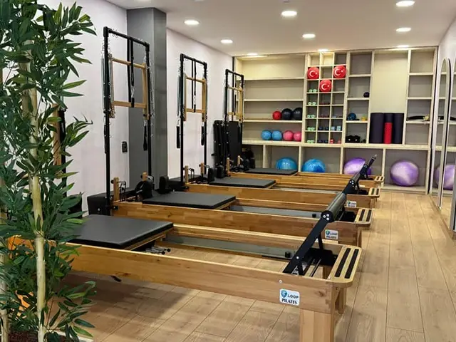 Milk Moon Pilates, Subayevleri: salon fotoğrafı 2