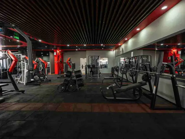 Neolife Gym - Yeni Batı, Batıkent: salon fotoğrafı 2