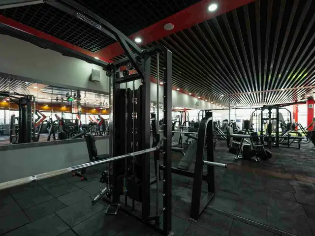Neolife Gym - Yeni Batı, Batıkent: salon fotoğrafı 3