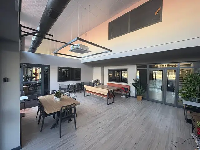 Team SOS Sports Center, Yaşamkent: salon fotoğrafı 2