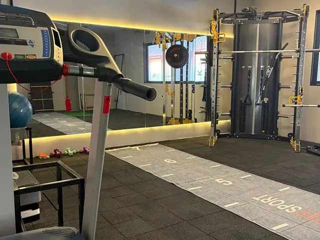 Team SOS Sports Center, Yaşamkent: salon fotoğrafı 3